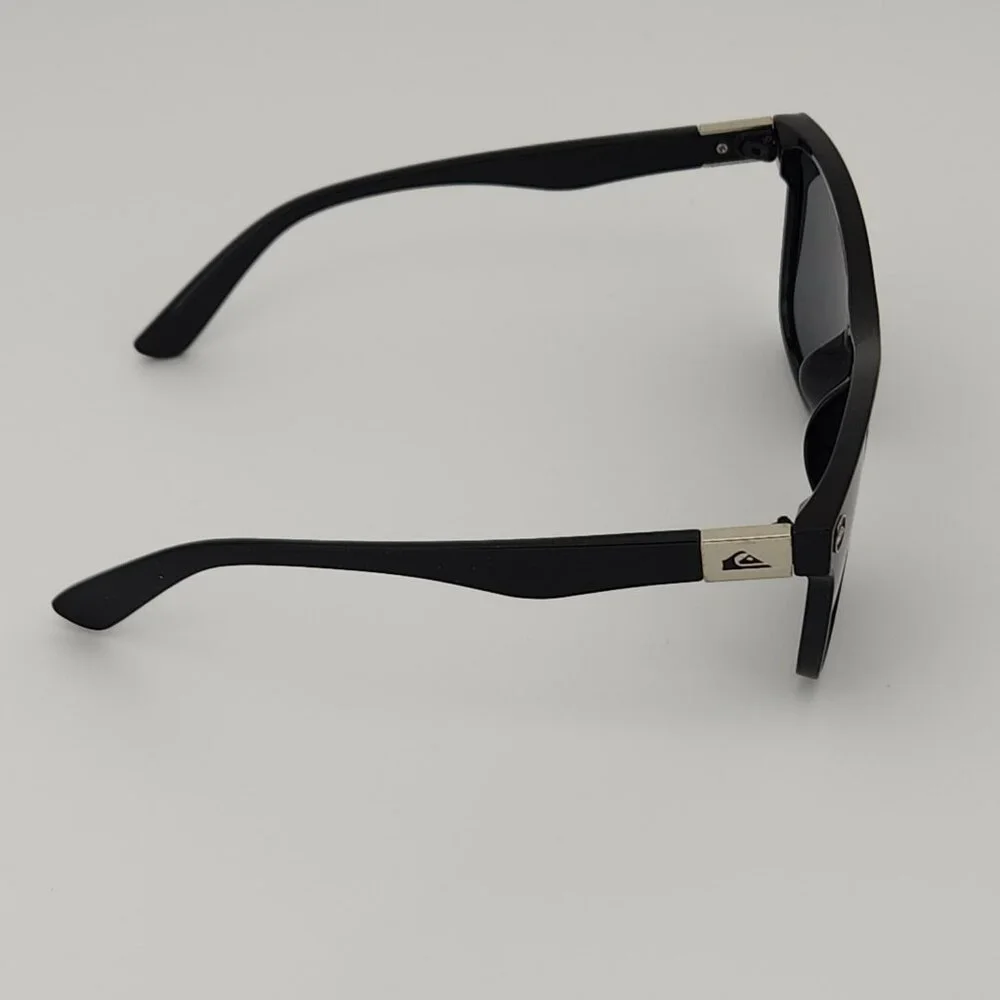 Quiksilver Round Flat Lens Sunglasses Gloss Black Frame Dark Smoke Tint Lens Q29